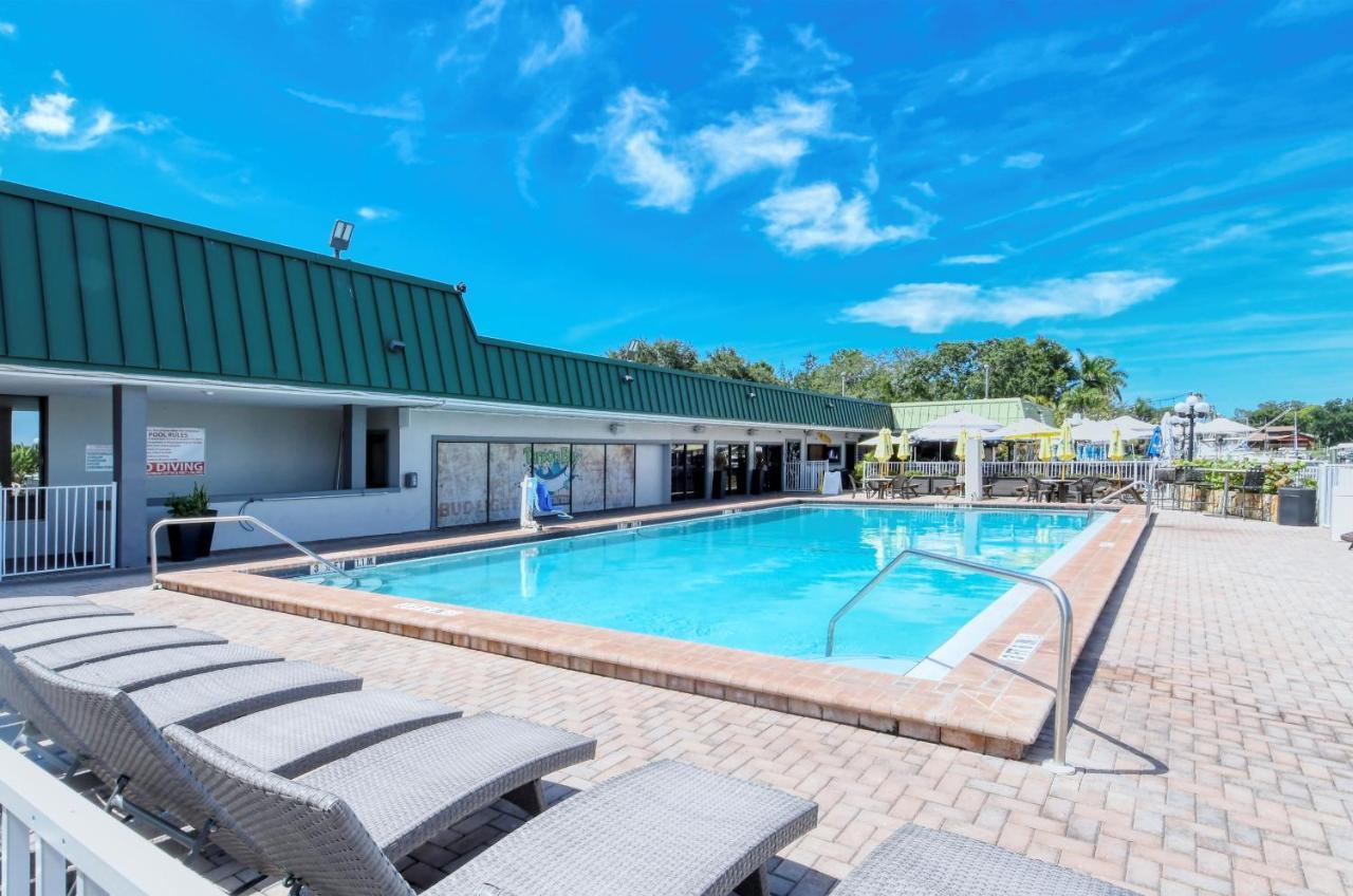 All-New, Private, Huge Tv, Heated Pool, Tiki Bar Sarasota Exterior photo